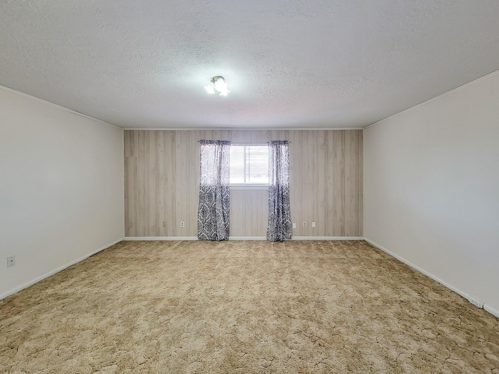 1815 Country Village Boulevard - Photo 2