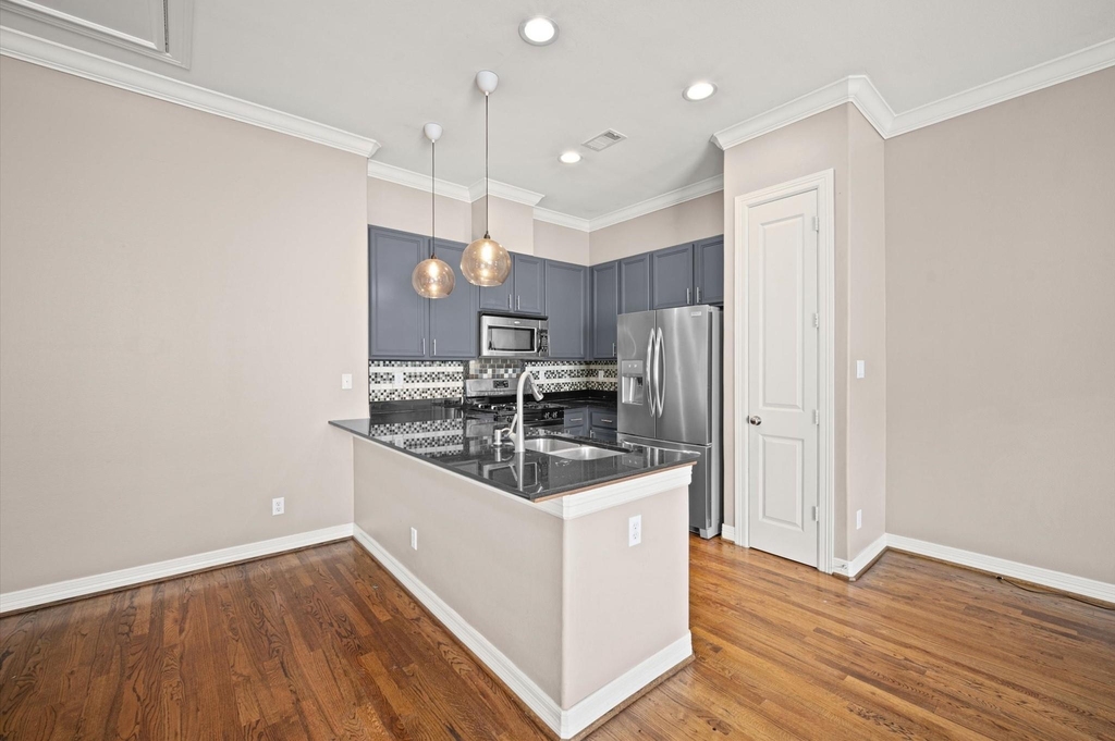 3840 Center Street - Photo 5