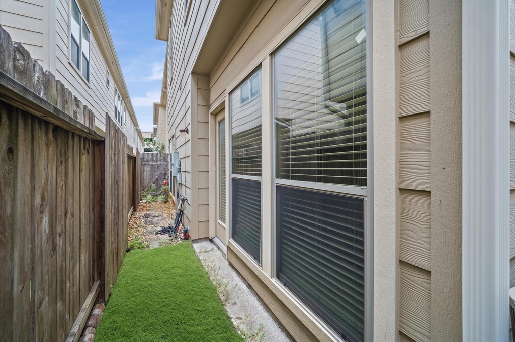 3840 Center Street - Photo 18