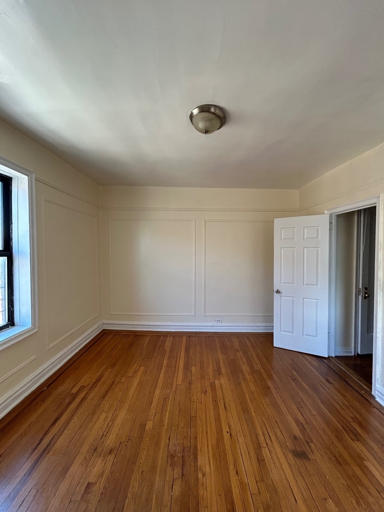 Bronx Park East - Photo 1