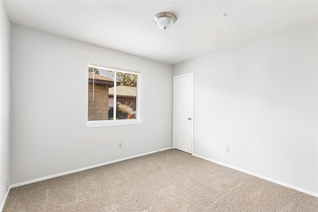 7310 Maple Walk Drive - Photo 16