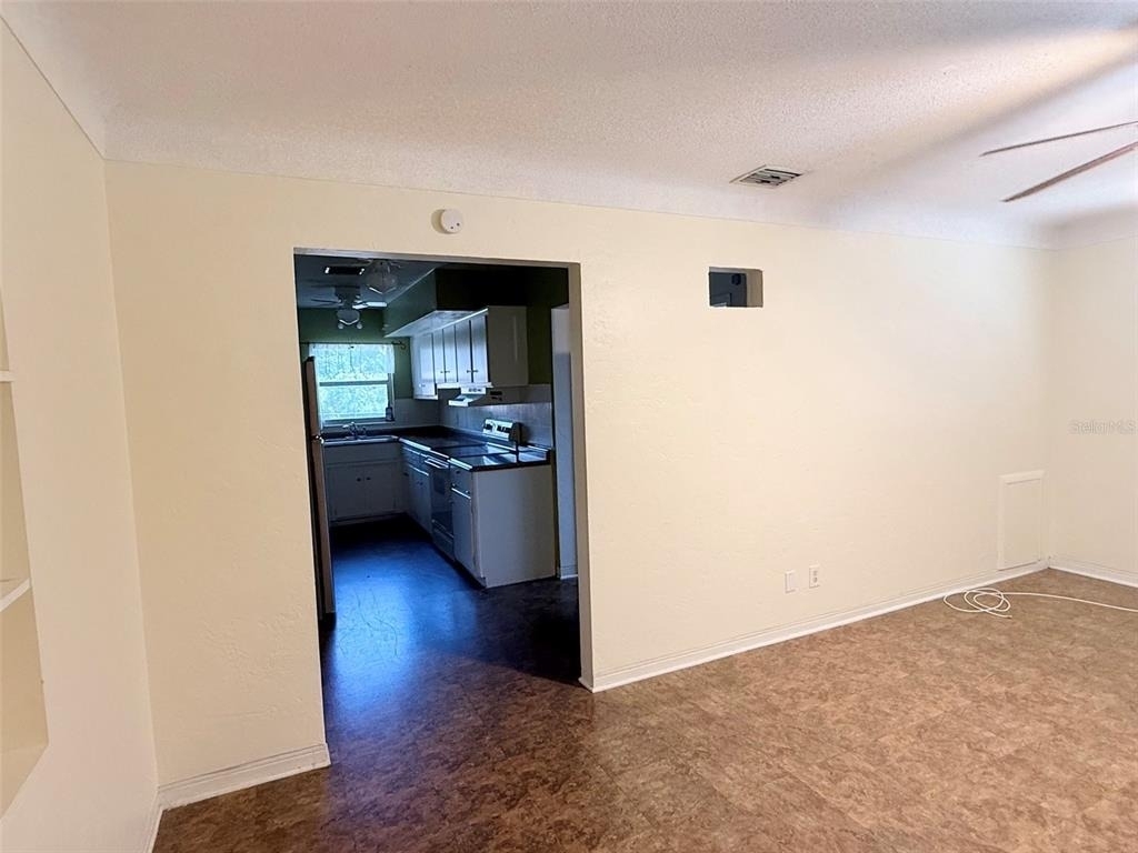 5541 Lown Street N - Photo 4