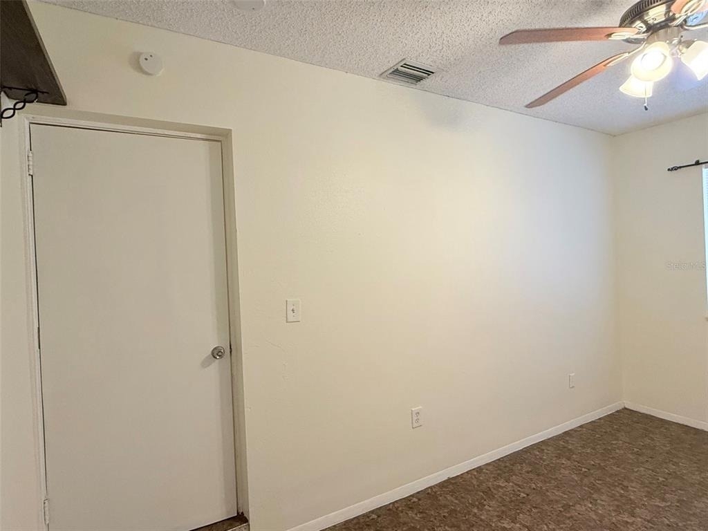 5541 Lown Street N - Photo 11