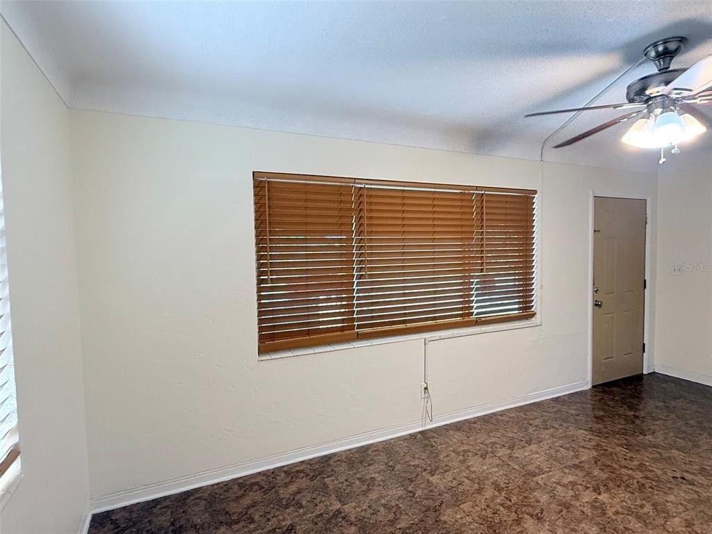 5541 Lown Street N - Photo 3