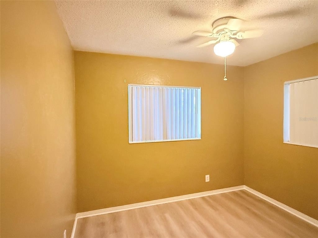 5541 Lown Street N - Photo 15