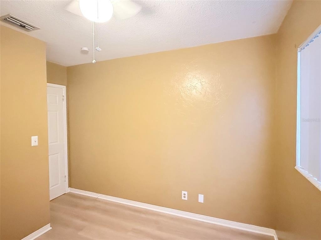 5541 Lown Street N - Photo 18