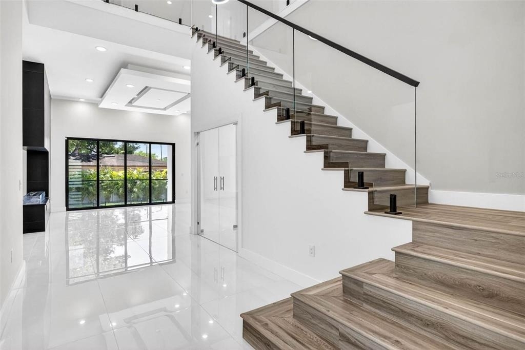4426 W Euclid Avenue - Photo 2