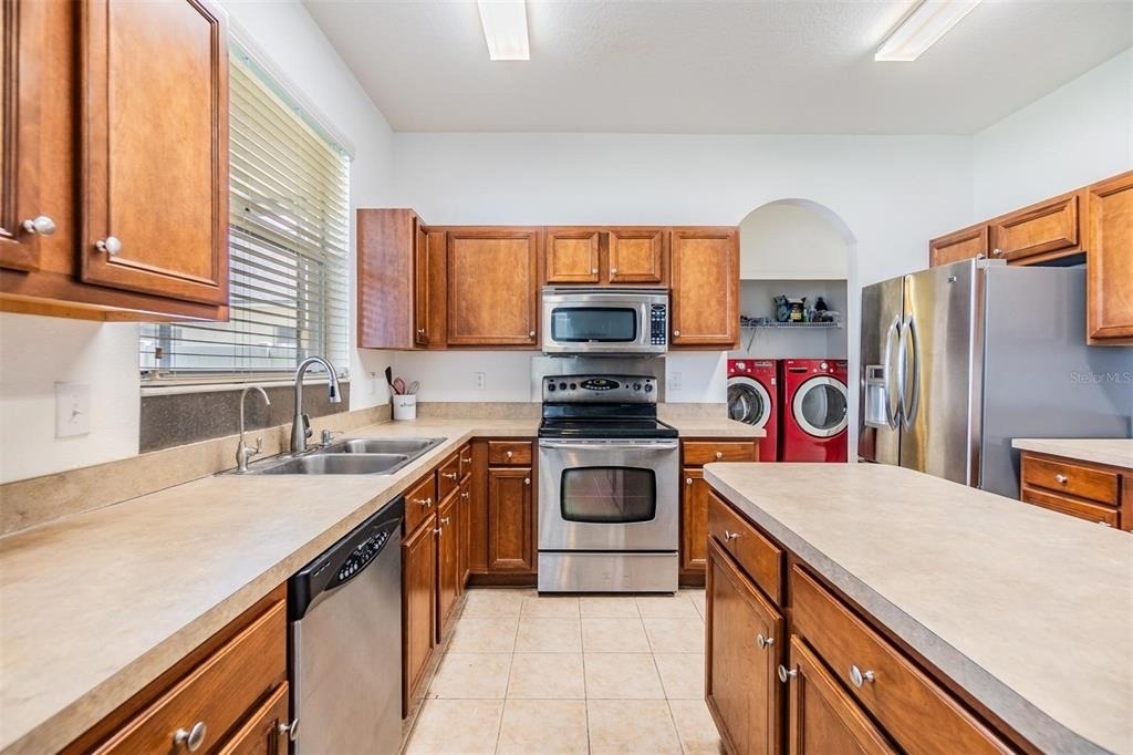 8219 Canterbury Lake Boulevard - Photo 2