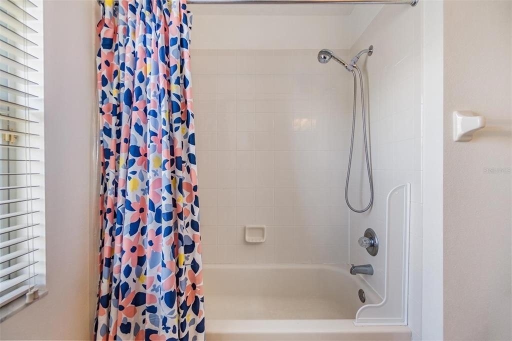 8219 Canterbury Lake Boulevard - Photo 17