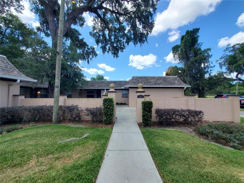 107 W Clay Avenue - Photo 0