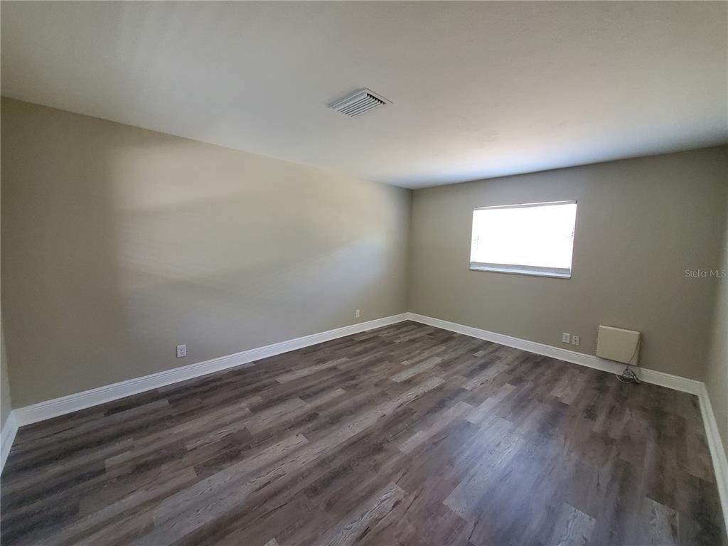 107 W Clay Avenue - Photo 2