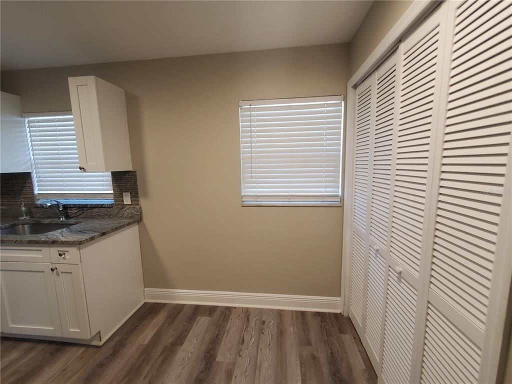 107 W Clay Avenue - Photo 4