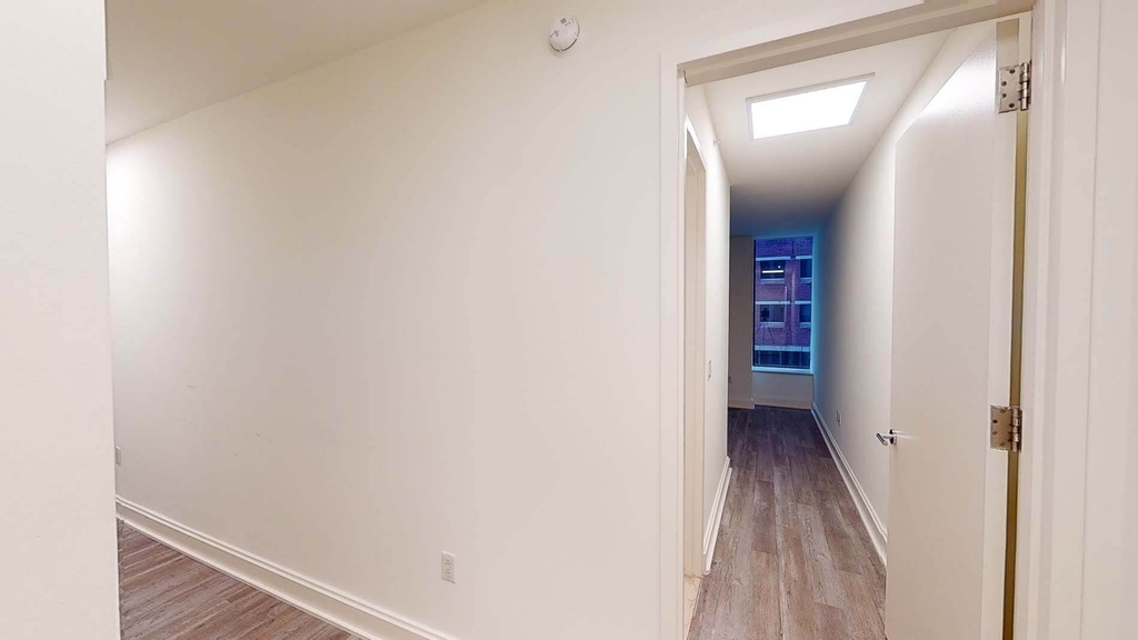 10 Hanover Square - Photo 13
