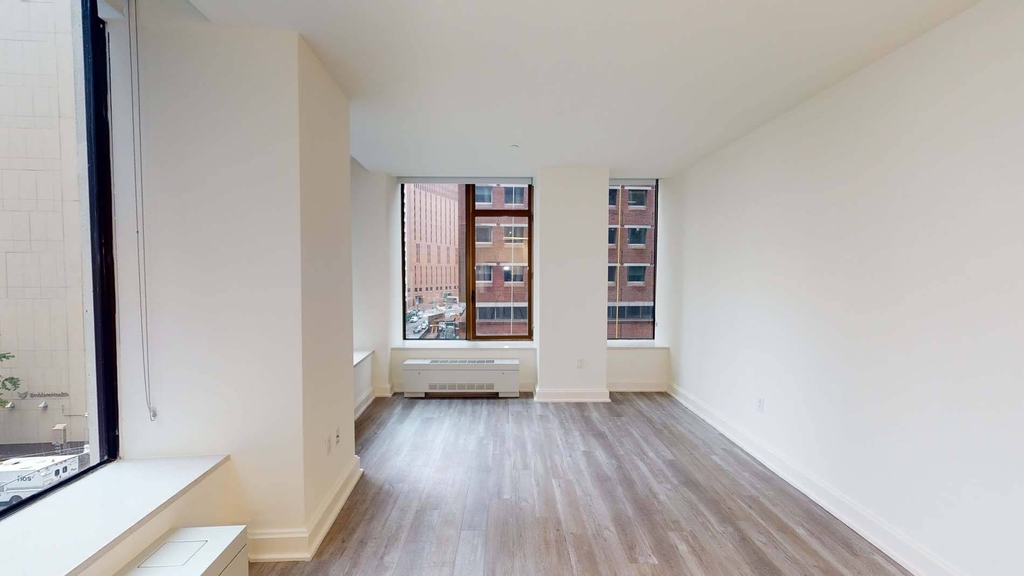 10 Hanover Square - Photo 0