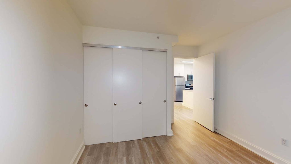 10 Hanover Square - Photo 2