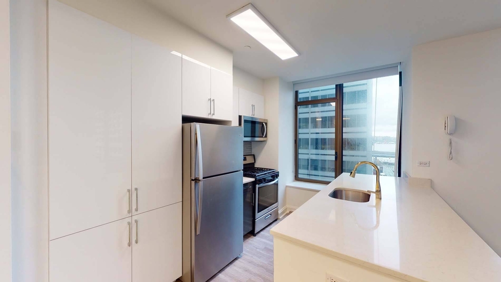 10 Hanover Square - Photo 3