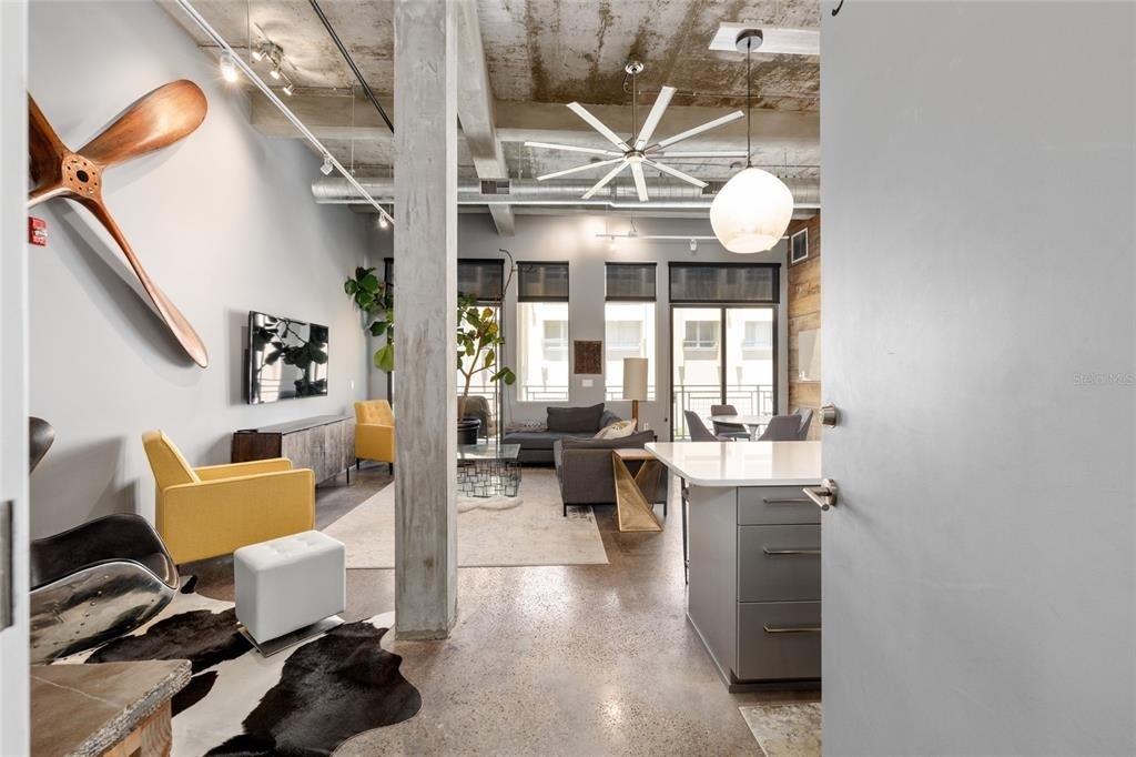 302 Se Broadway Street - Photo 1
