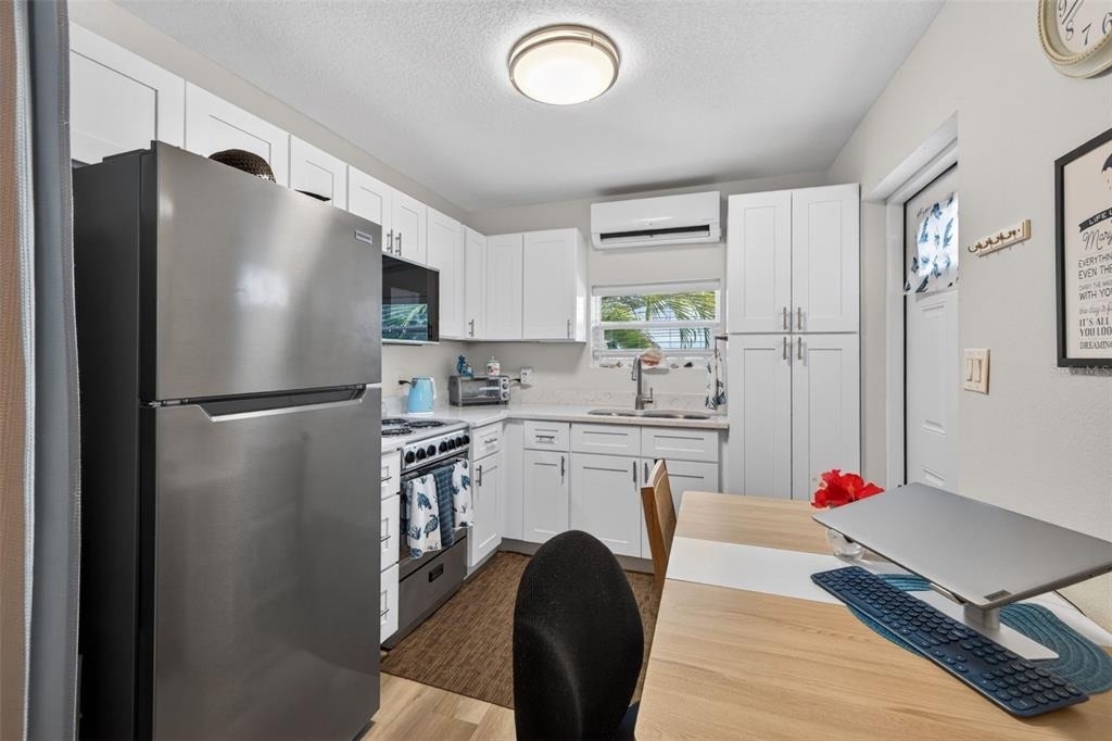 825 46th Street N - Photo 7