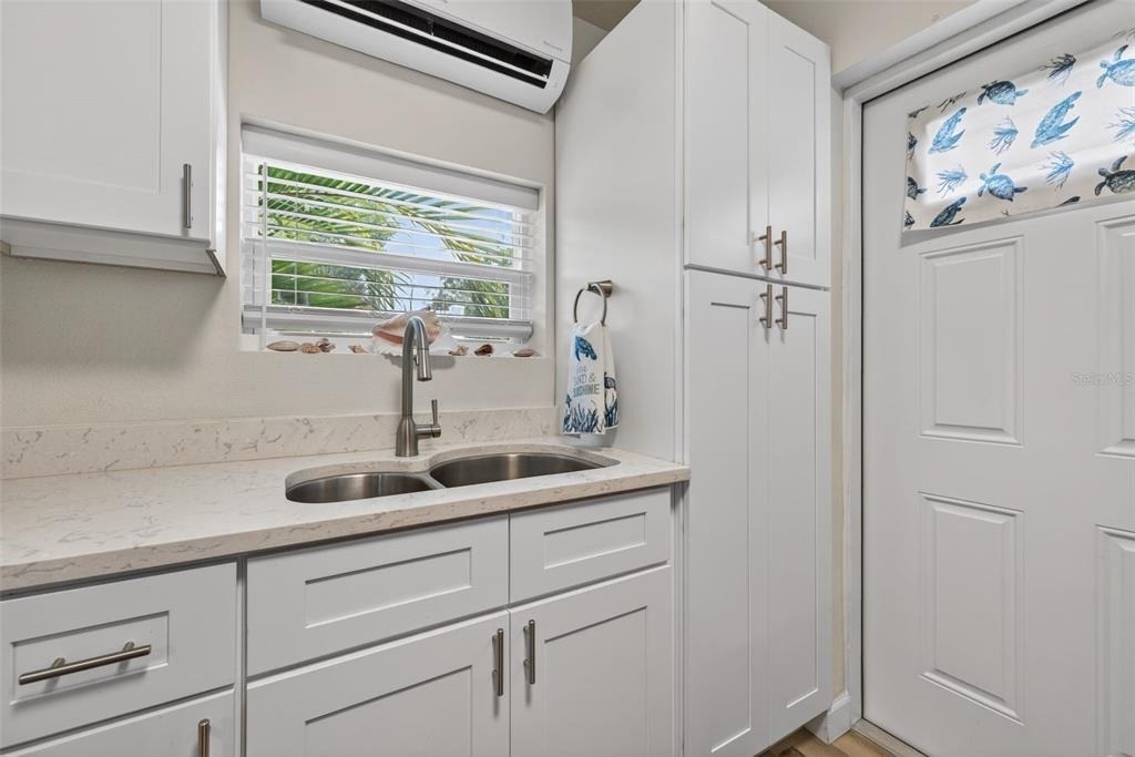 825 46th Street N - Photo 5