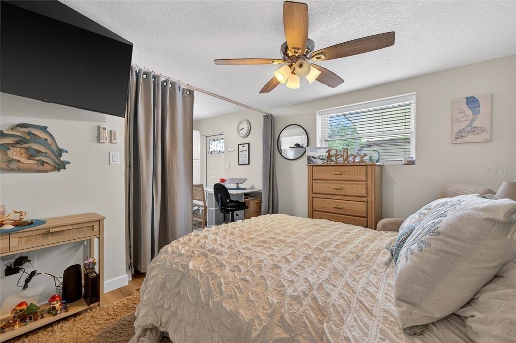 825 46th Street N - Photo 3