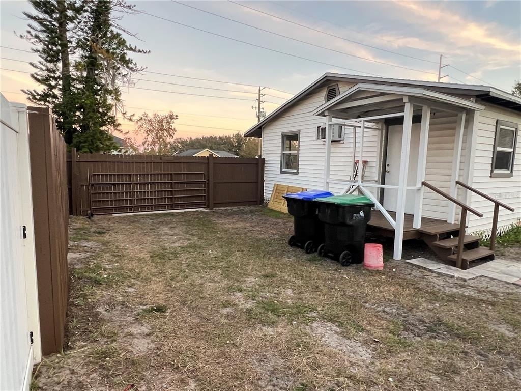 1658 Hempel Avenue - Photo 4