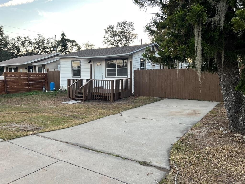 1658 Hempel Avenue - Photo 1