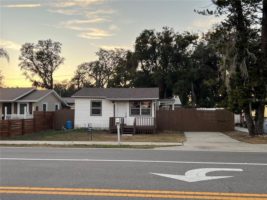1658 Hempel Avenue - Photo 8