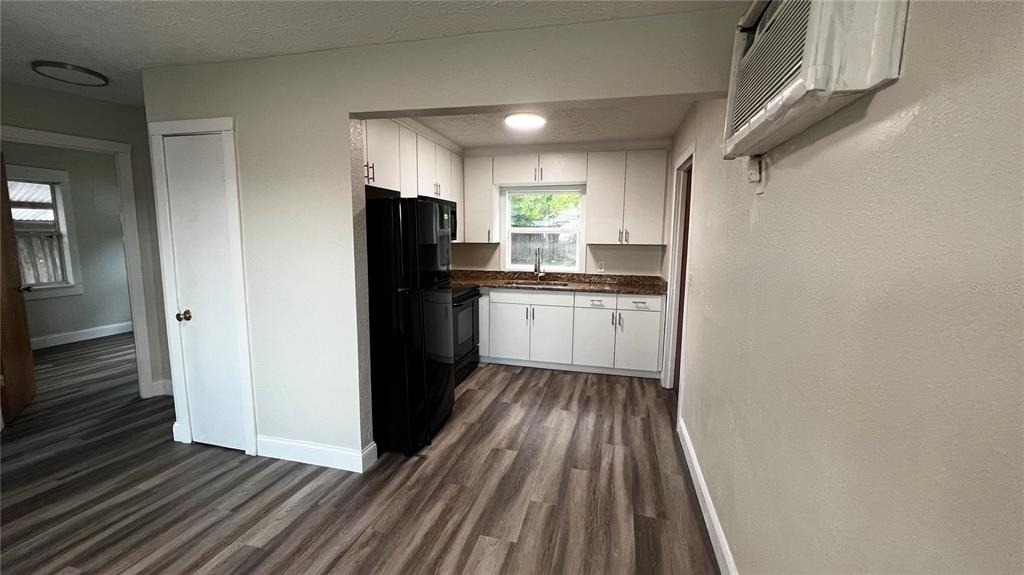 1658 Hempel Avenue - Photo 18