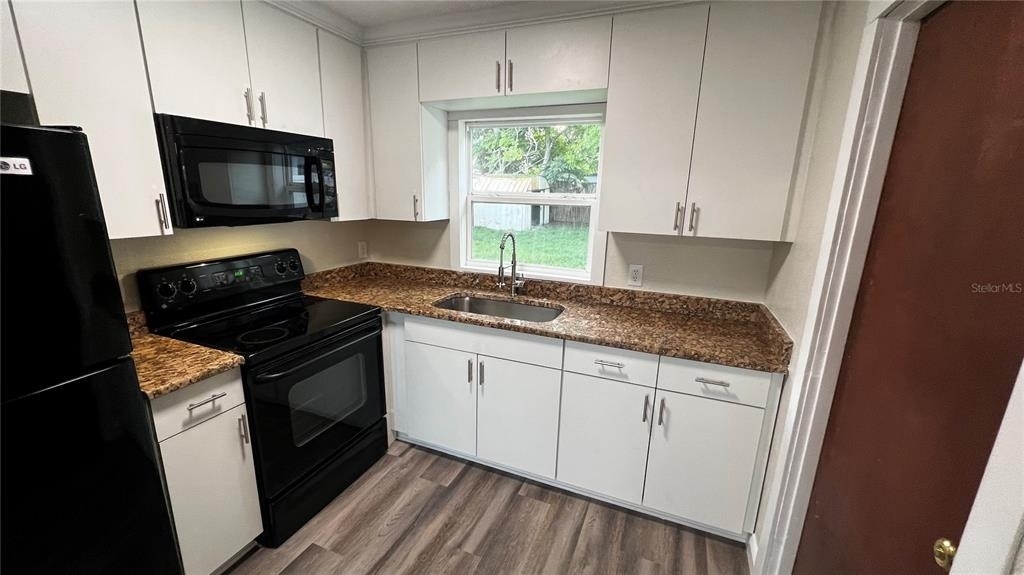 1658 Hempel Avenue - Photo 20