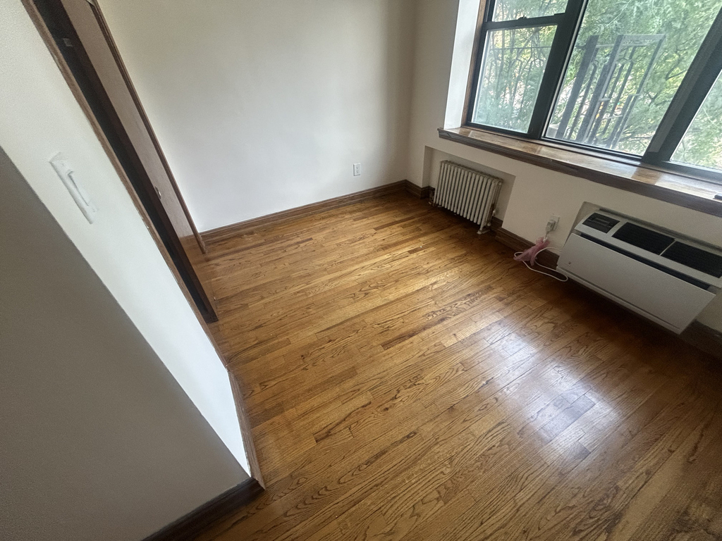 East 36th Street - Photo 4