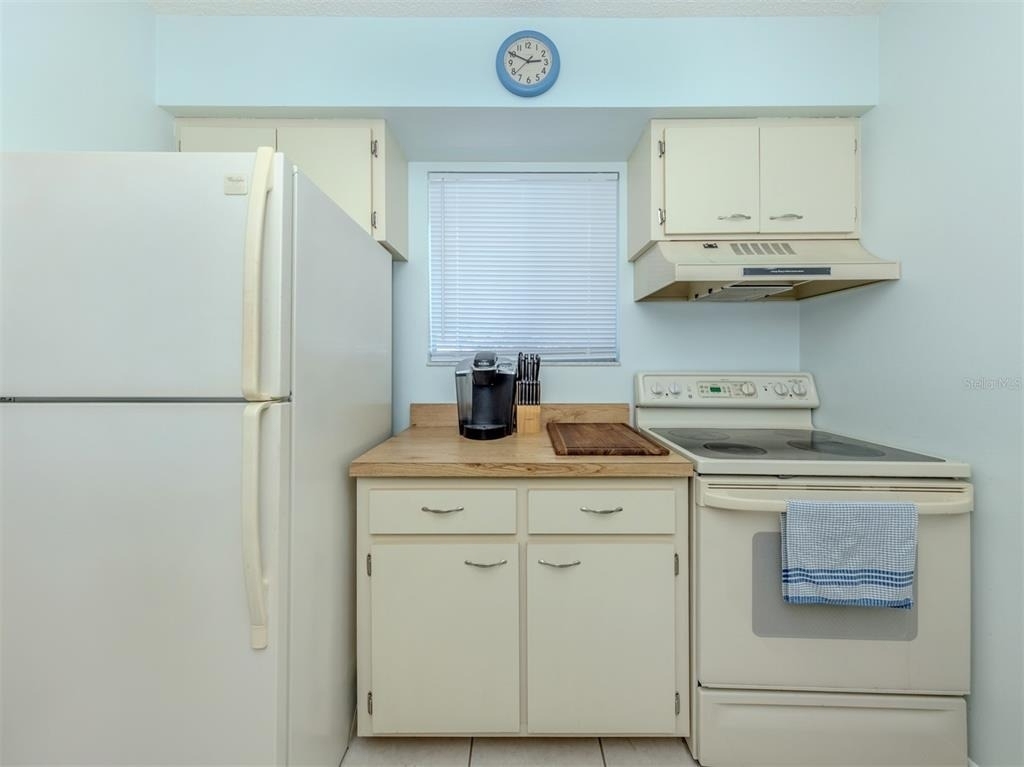 217 Airport Avenue W - Photo 18