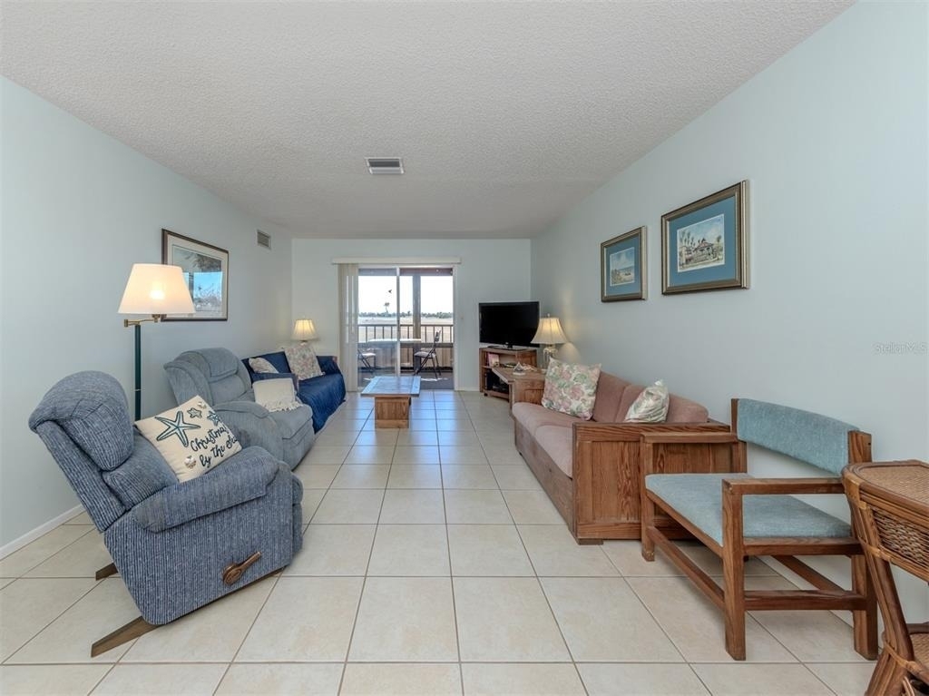 217 Airport Avenue W - Photo 8