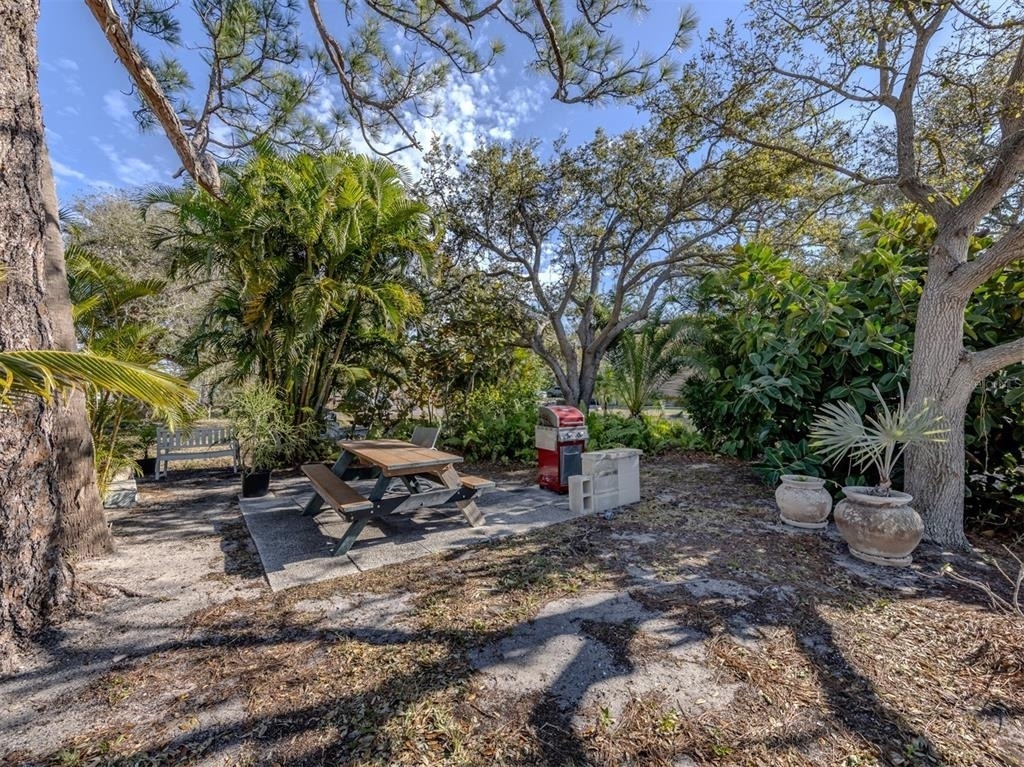 217 Airport Avenue W - Photo 4