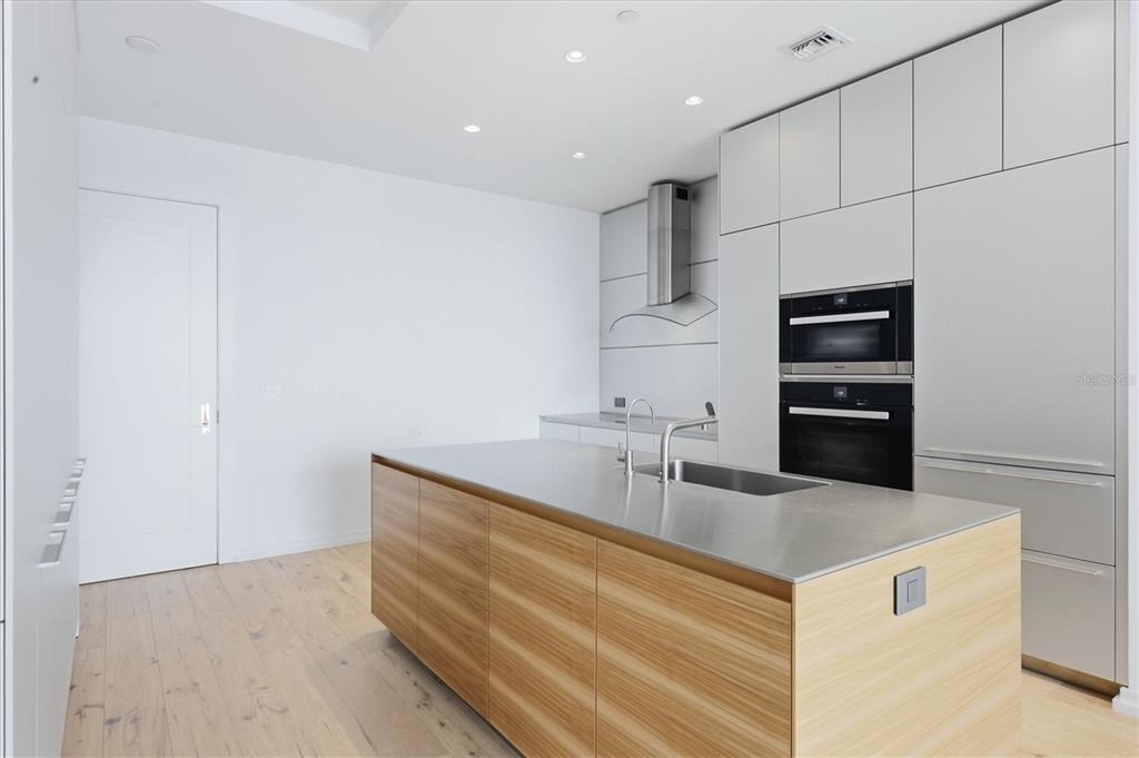 111 S Pineapple Avenue - Photo 3