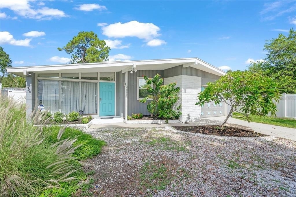 4801 Sarasota Avenue - Photo 0
