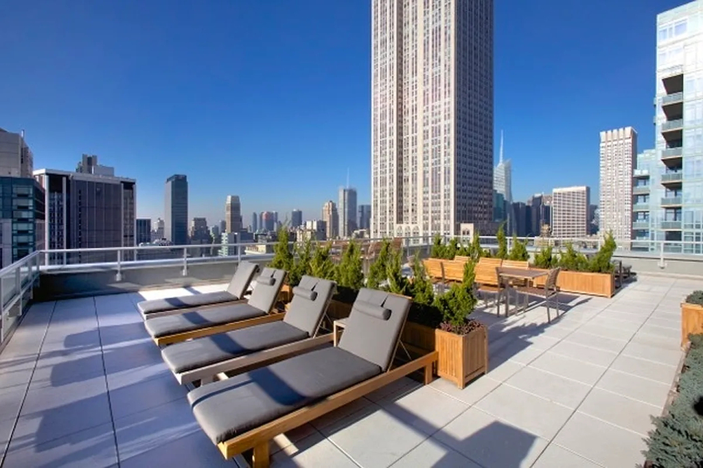 5th Avenue - Photo 0