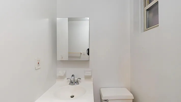 1435 First Ave - Photo 3
