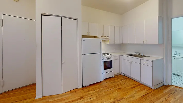 1435 First Ave - Photo 1
