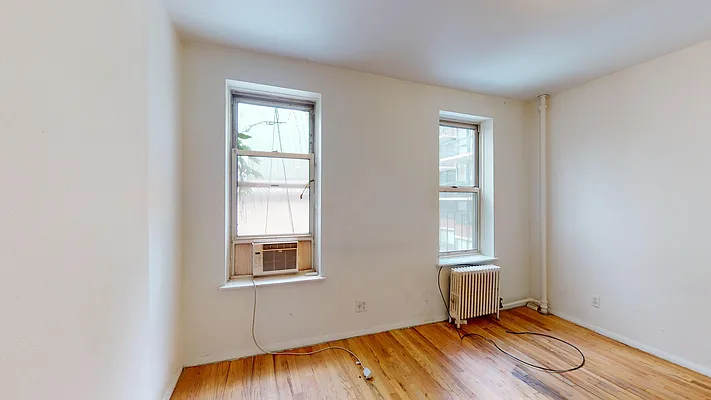 1435 First Ave - Photo 2