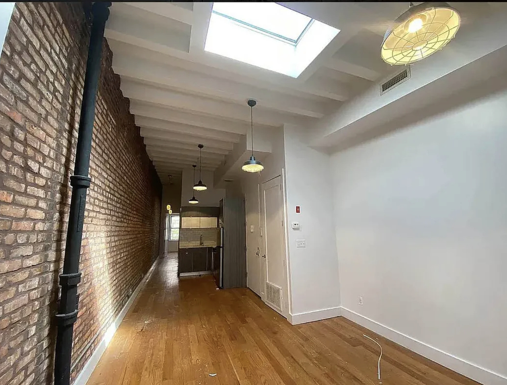 13 Humboldt Street - Photo 2
