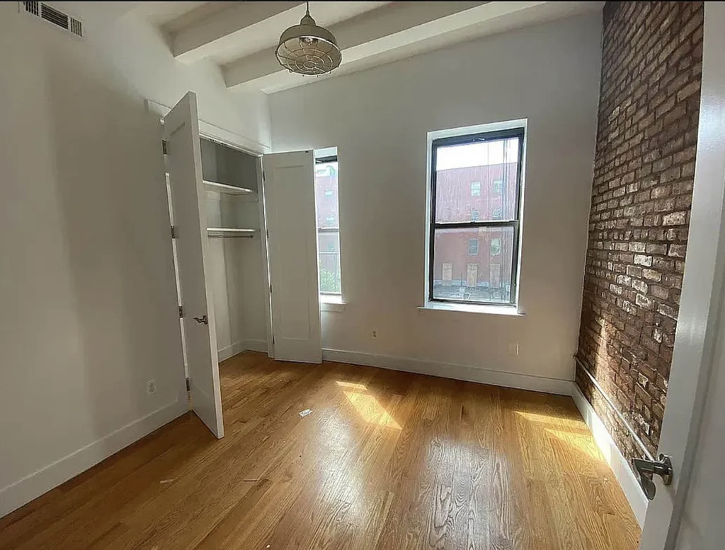 13 Humboldt Street - Photo 5