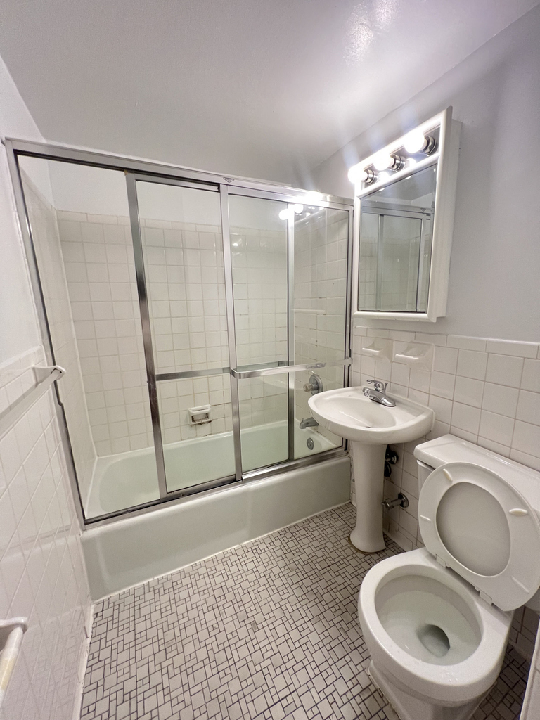 1661 York Avenue - Photo 3