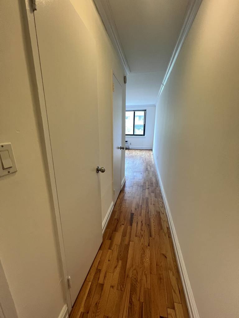 1661 York Avenue - Photo 2