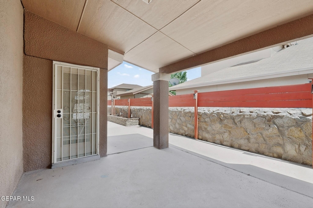 2304 Honey Dew Street - Photo 32