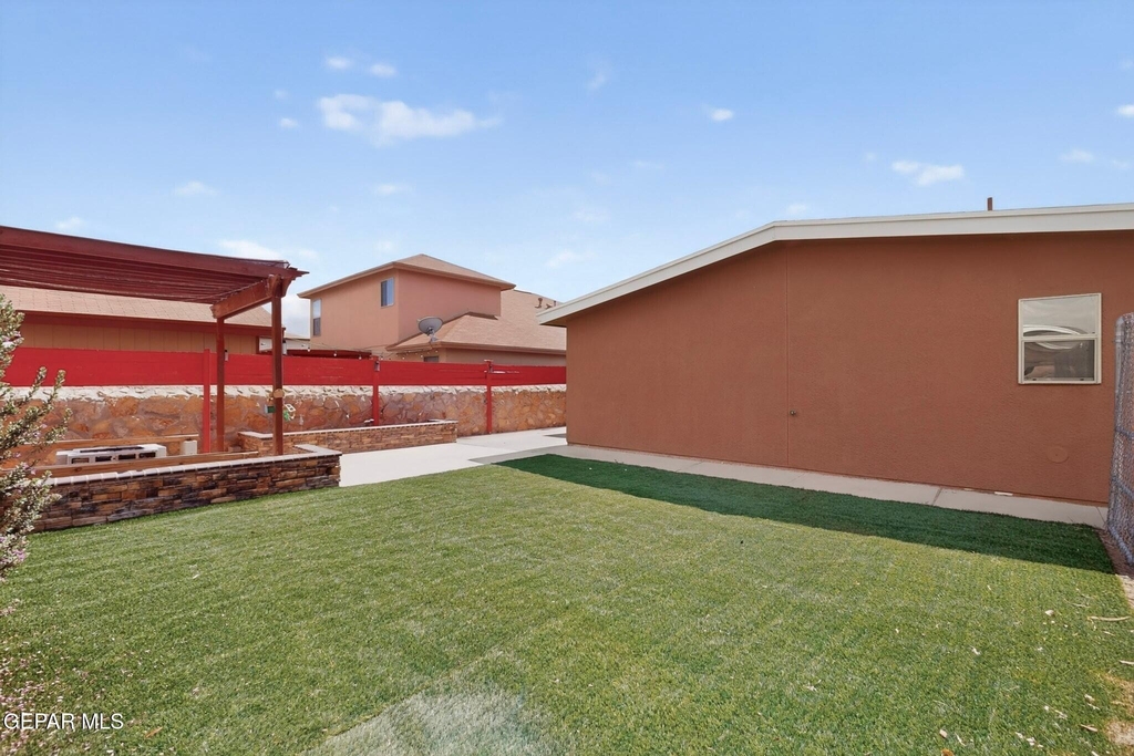 2304 Honey Dew Street - Photo 34