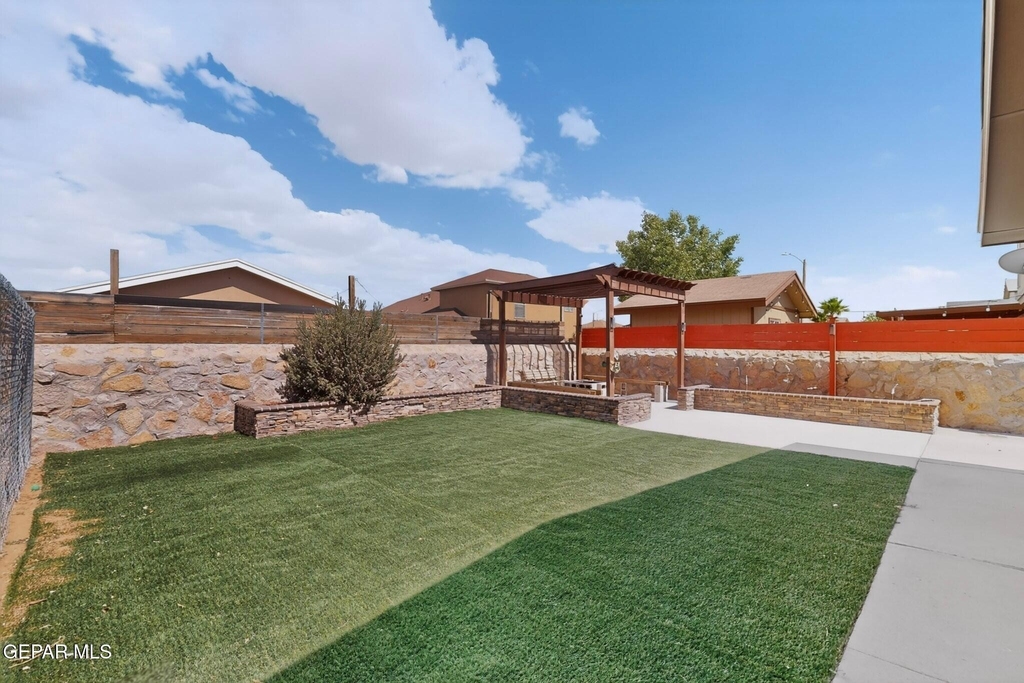 2304 Honey Dew Street - Photo 39