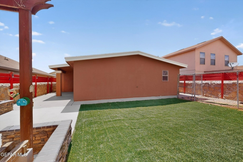 2304 Honey Dew Street - Photo 33