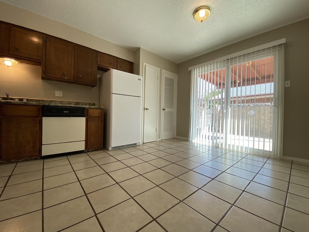 6435 Pizarro Street - Photo 3