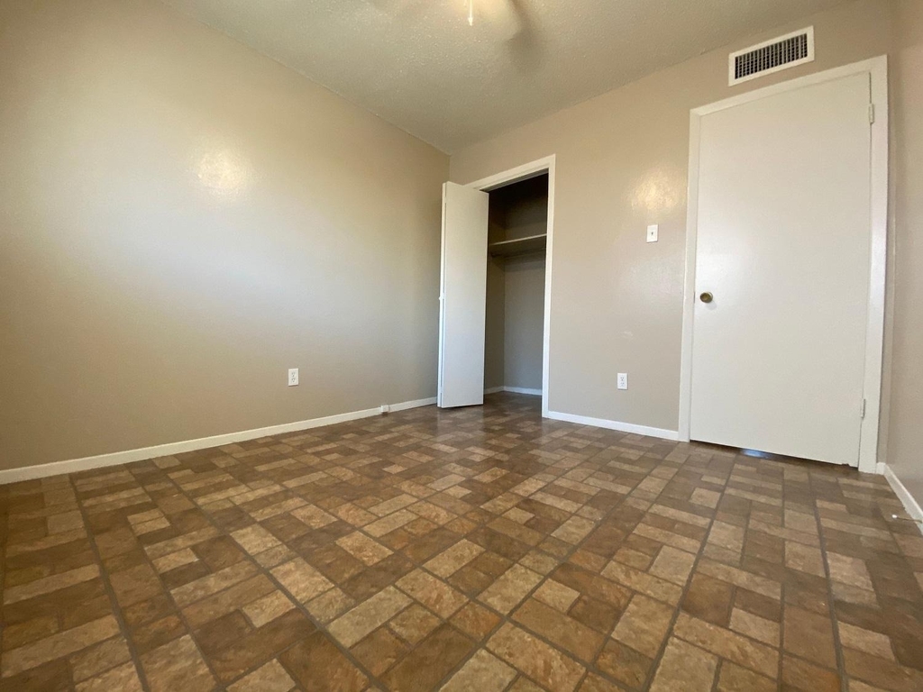 6435 Pizarro Street - Photo 8