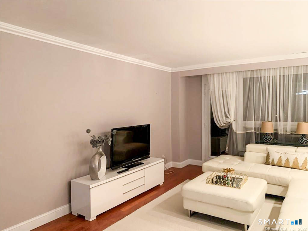 91 Strawberry Hill Avenue - Photo 2
